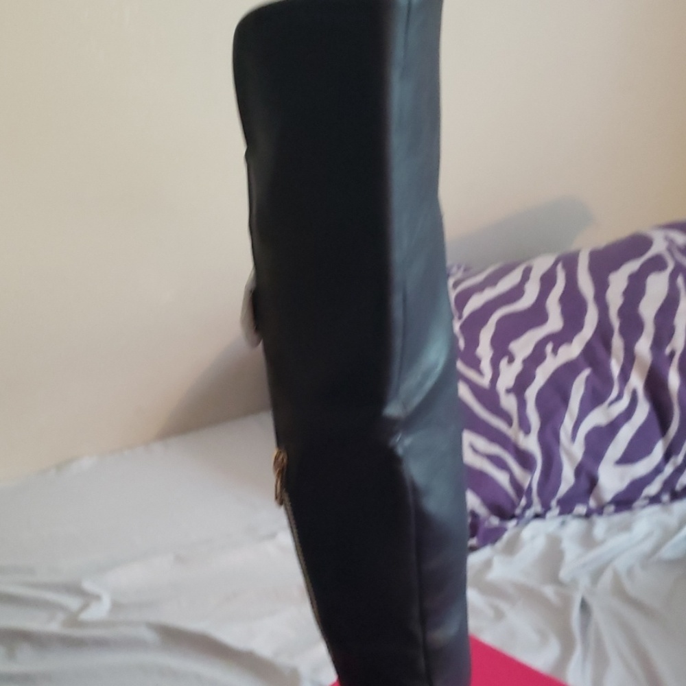 Shoes - Picture 3 of 4